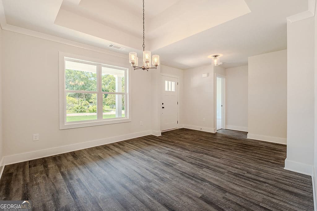 4 bedroom, 3 bathroom, 2,300 sq ft single family residence for sale at 214 Wilson Garage Road, Commerce, GA 30529 — photo 6