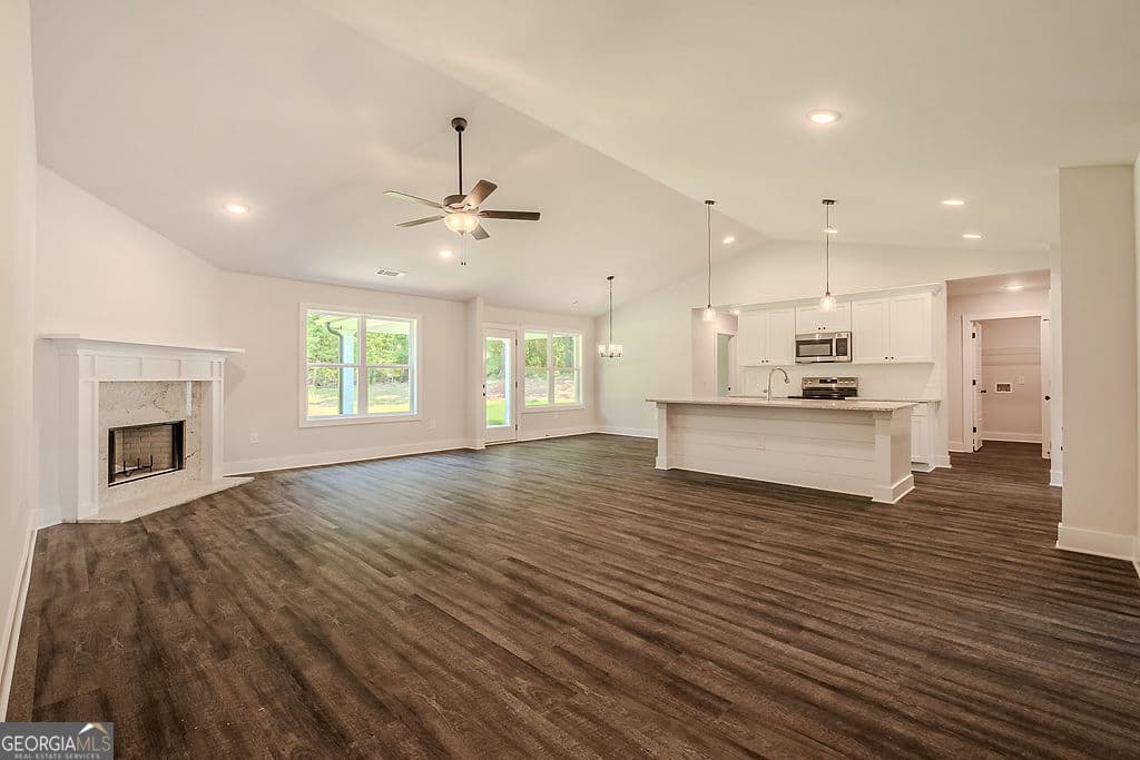 4 bedroom, 3 bathroom, 2,300 sq ft single family residence for sale at 214 Wilson Garage Road, Commerce, GA 30529 — photo 3