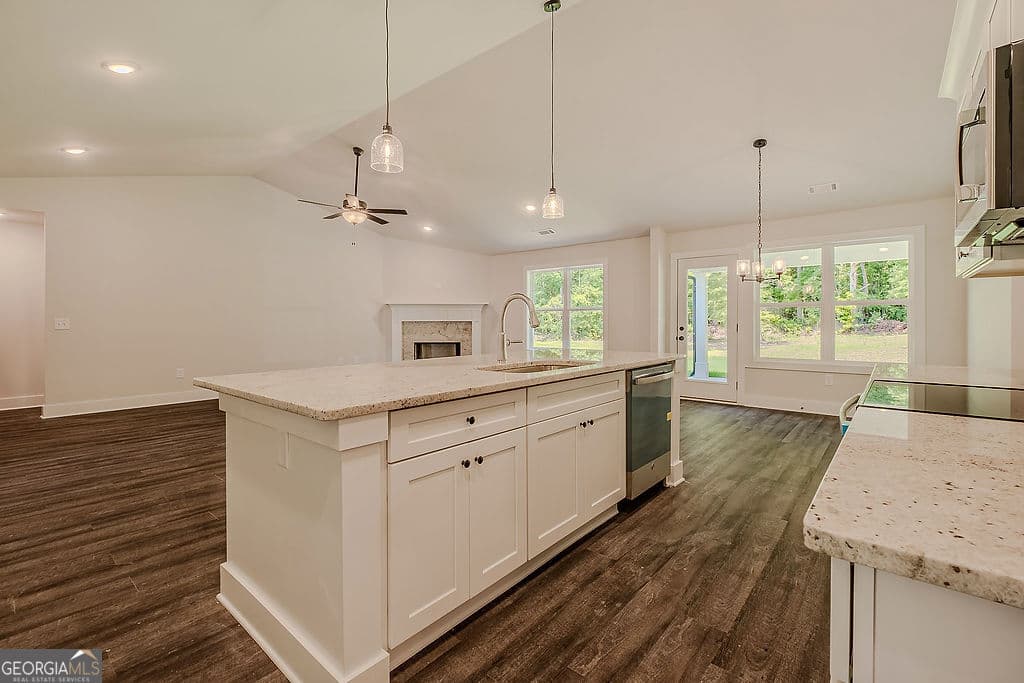 4 bedroom, 3 bathroom, 2,300 sq ft single family residence for sale at 214 Wilson Garage Road, Commerce, GA 30529 — photo 9