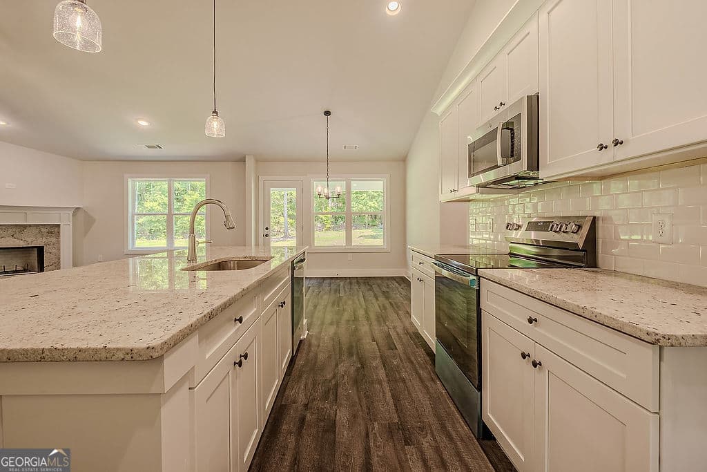 4 bedroom, 3 bathroom, 2,300 sq ft single family residence for sale at 214 Wilson Garage Road, Commerce, GA 30529 — photo 10