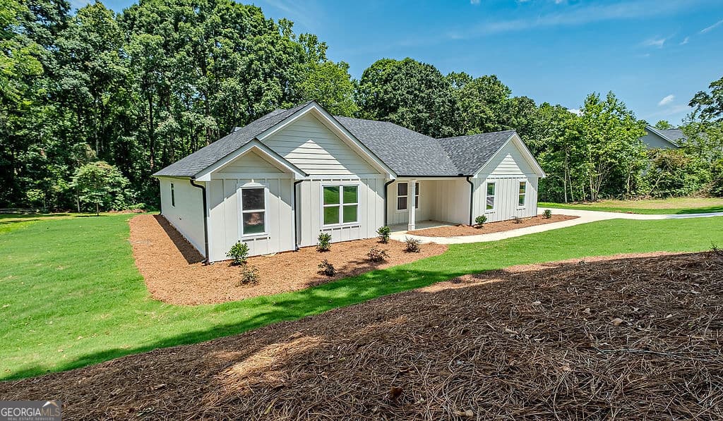 4 bedroom, 3 bathroom, 2,300 sq ft single family residence for sale at 214 Wilson Garage Road, Commerce, GA 30529 — photo 4