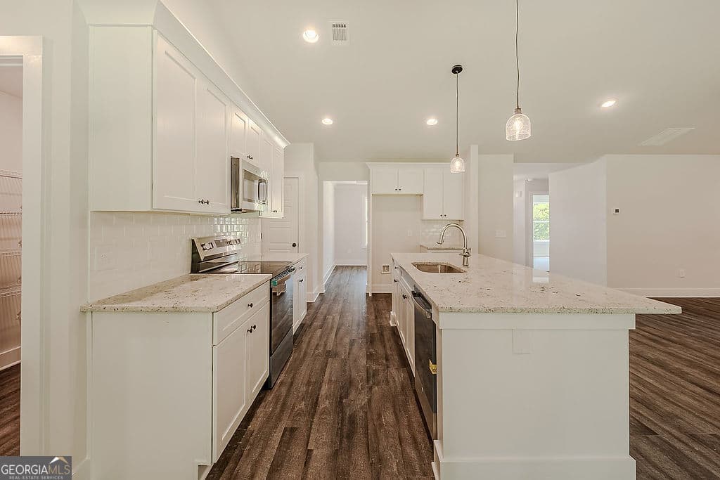 4 bedroom, 3 bathroom, 2,300 sq ft single family residence for sale at 214 Wilson Garage Road, Commerce, GA 30529 — photo 8