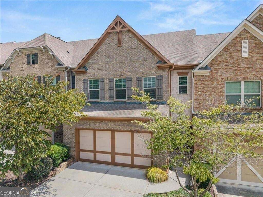 4 bedroom, 3.5 bathroom, 2,183 sq ft townhouse for sale at 13459 Gardiner Lane, Alpharetta, GA 30004 — photo 2