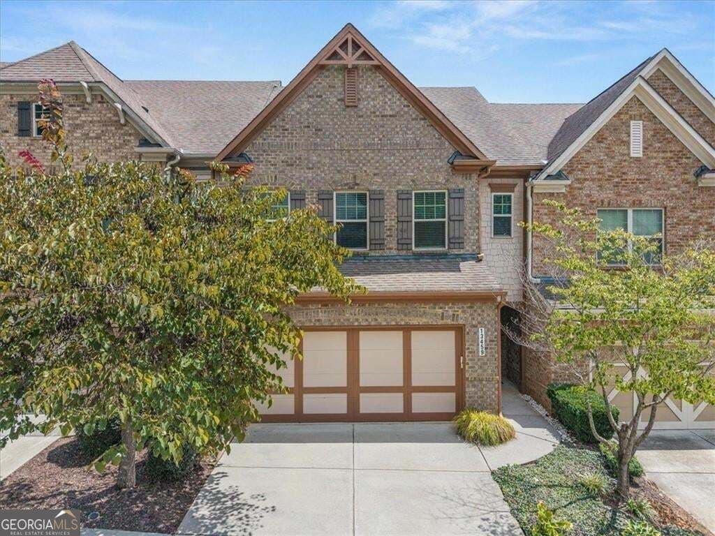 4 bedroom, 3.5 bathroom, 2,183 sq ft townhouse for sale at 13459 Gardiner Lane, Alpharetta, GA 30004 — photo 1 of 44