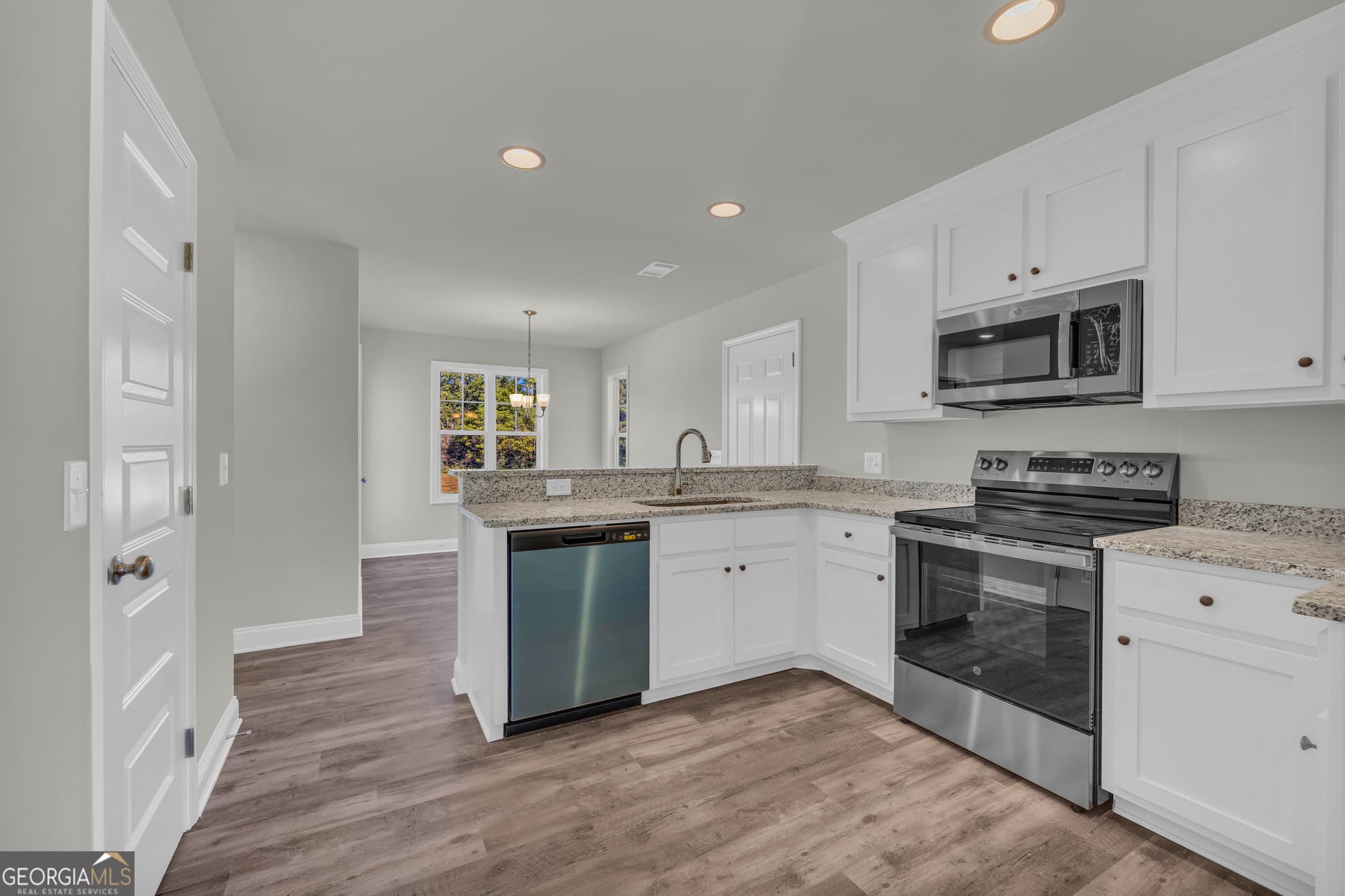 4 bedroom, 2.5 bathroom, 2,261 sq ft single family residence for sale at 62 Sewell Road, Lavonia, GA 30553 — photo 4