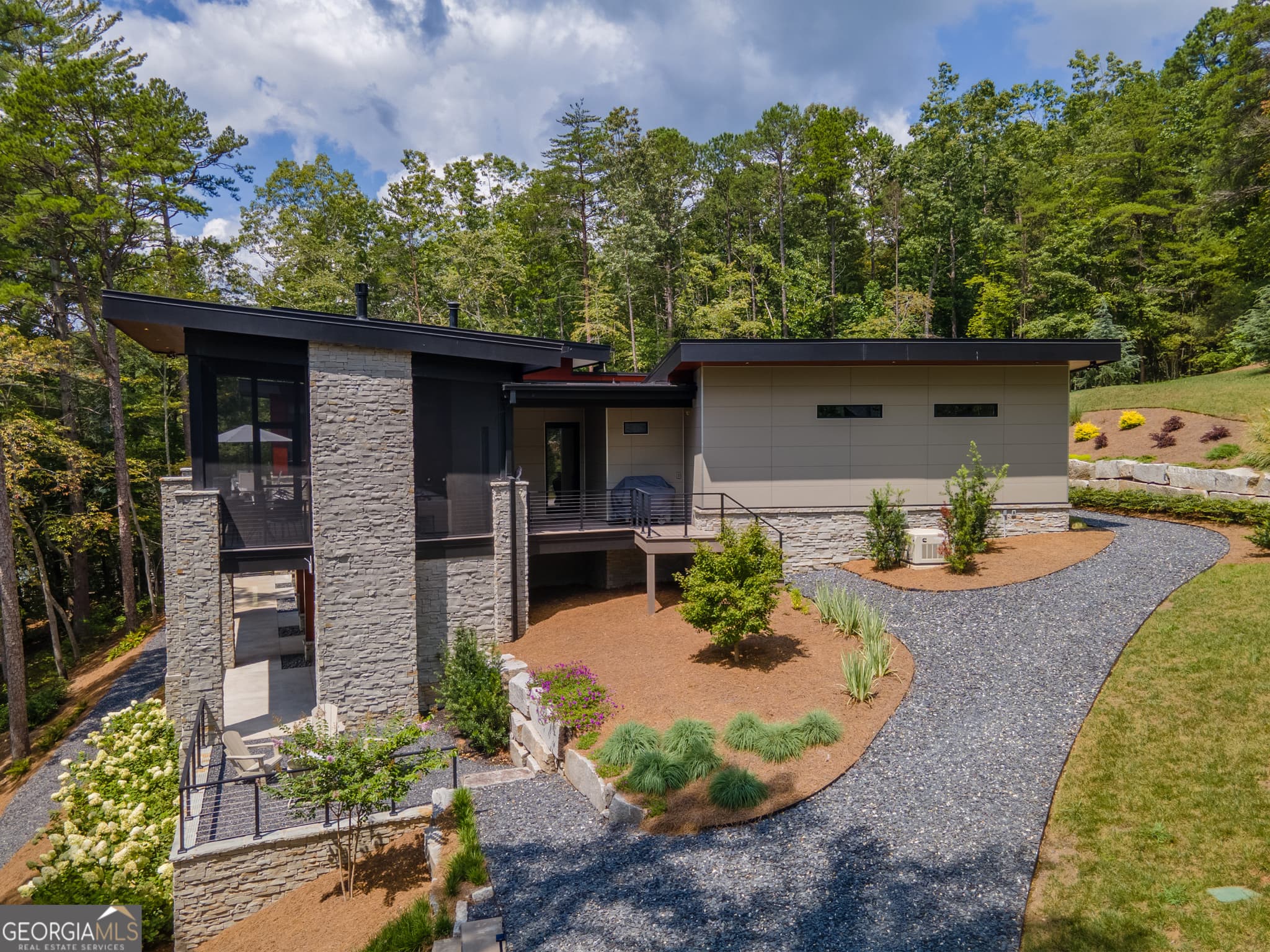 5 bedroom, 7 bathroom, 4,586 sq ft single family residence for sale at 565 Wildflower Circle, Clarkesville, GA 30523 — photo 6