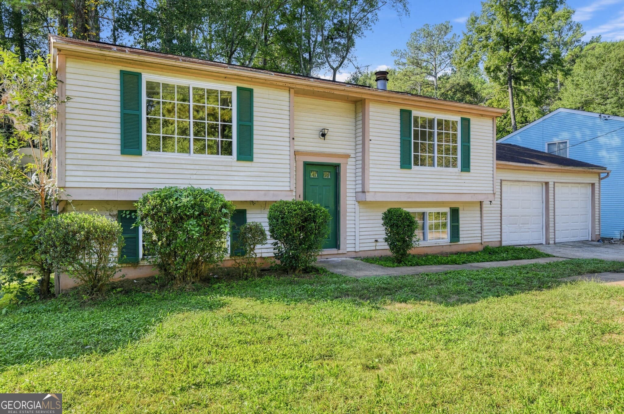 4 bedroom, 2 bathroom, 1,788 sq ft single family residence for sale at 4755 White Oak Trail, Stone Mountain, GA 30088 — photo 2