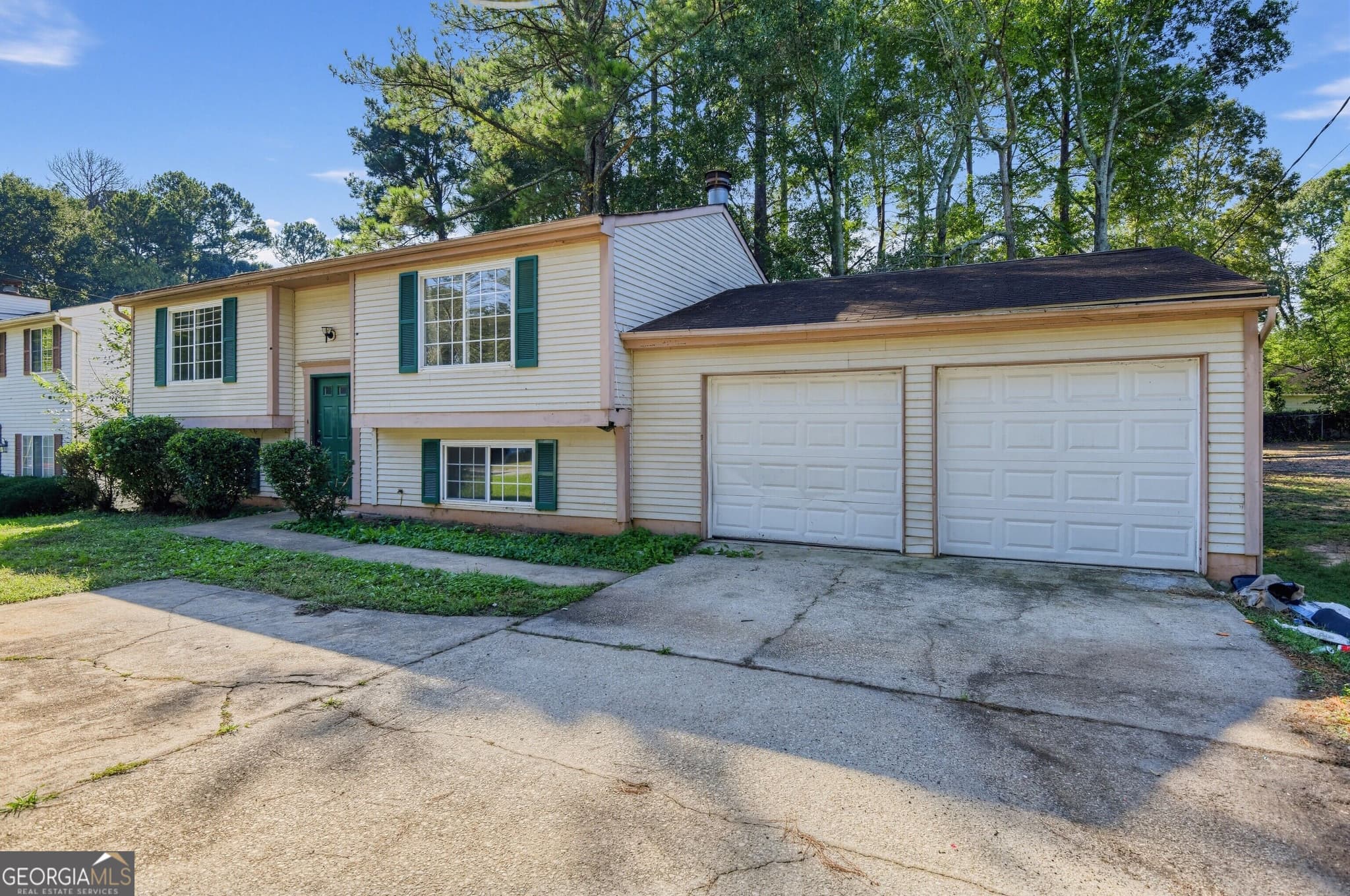 4 bedroom, 2 bathroom, 1,788 sq ft single family residence for sale at 4755 White Oak Trail, Stone Mountain, GA 30088 — photo 3