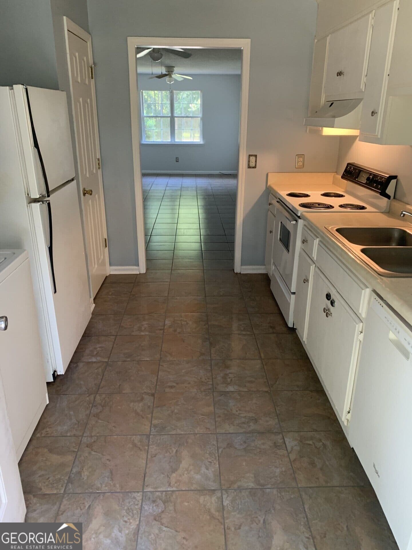 2 bedroom, 1 bathroom, 900 sq ft duplex for rent at 13 Bea Dot Way A, Statesboro, GA 30458 for $1,000 a month — photo 2