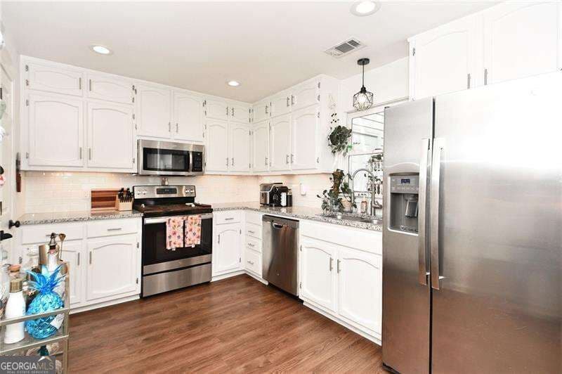 3 bedroom, 2.5 bathroom, 1,800 sq ft townhouse for sale at 230 West Avenue 1, Carrollton, GA 30117 — photo 7