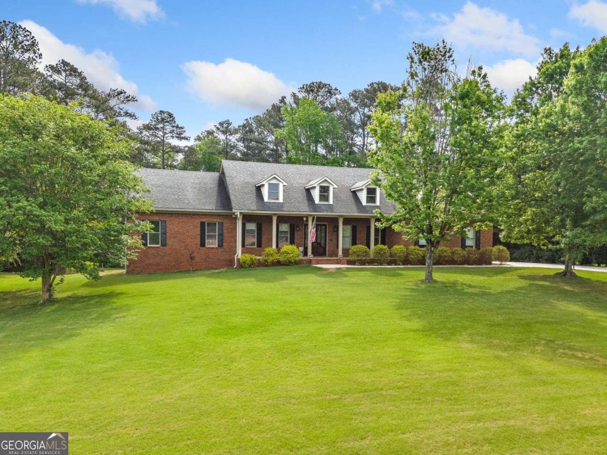 5 bedroom, 4.5 bathroom, 4,913 sq ft single family residence sold at 145 Havenbrooke Court, Fayetteville, GA 30214