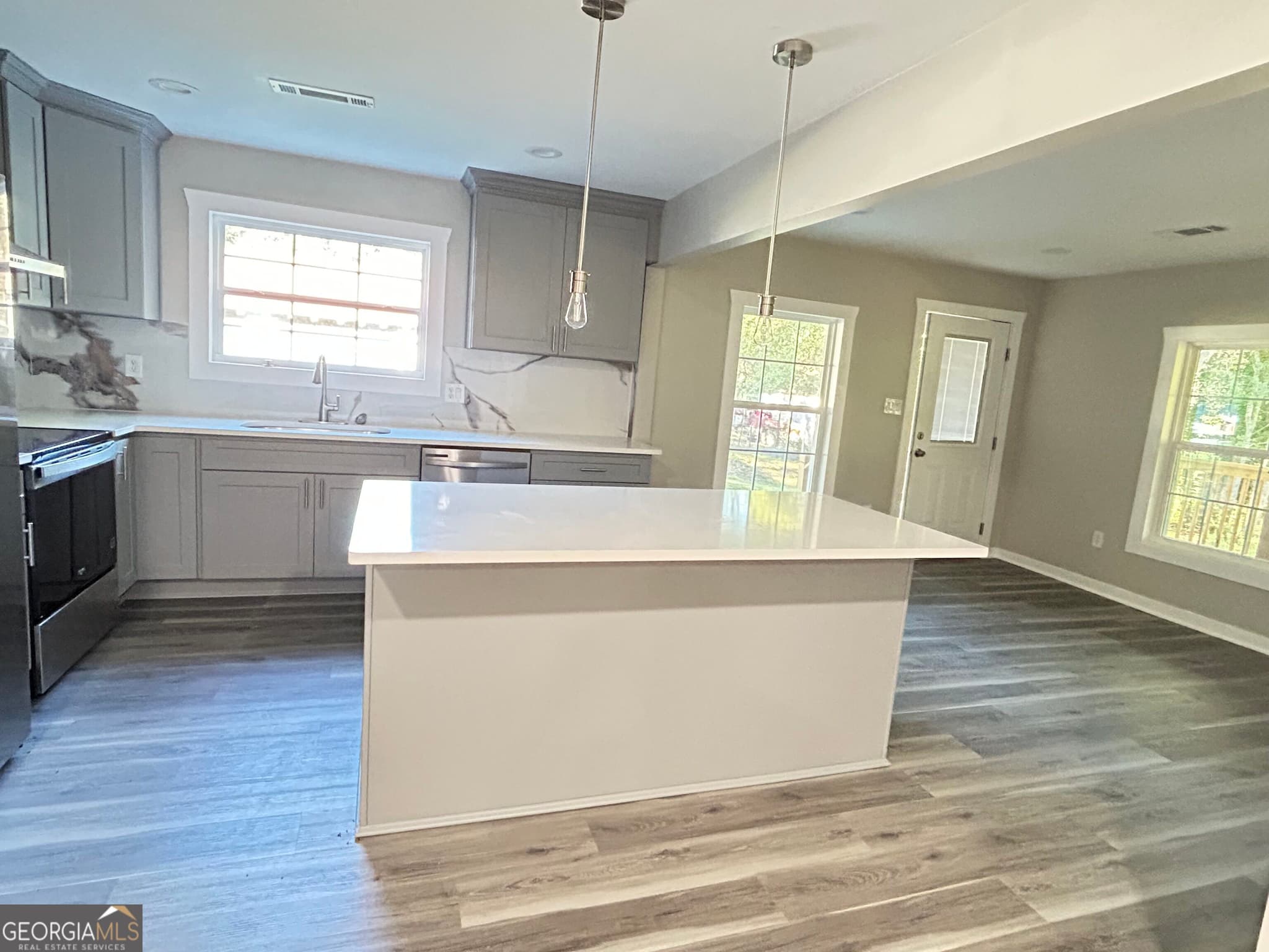 3 bedroom, 2 bathroom, 1,372 sq ft single family residence for sale at 109 Vernon Street, Toccoa, GA 30577 — photo 3