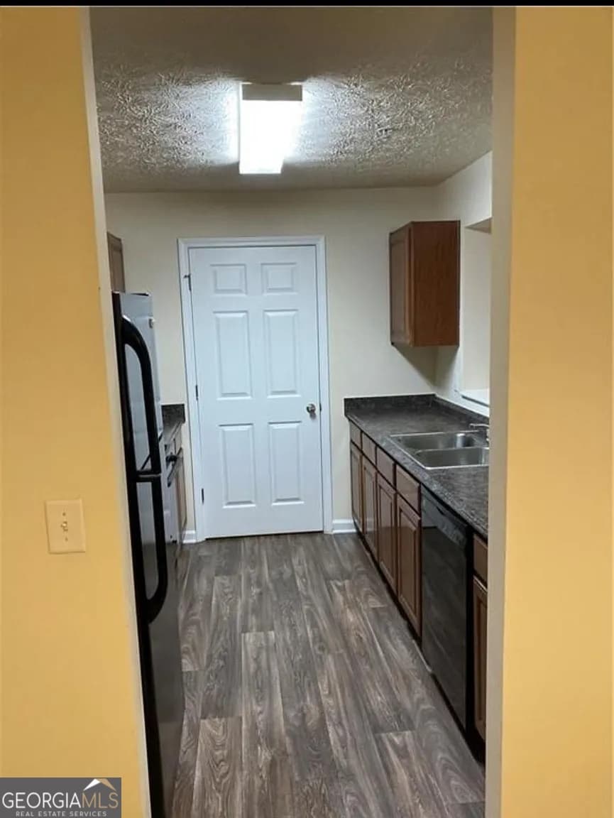 3 bedroom, 2 bathroom, 1,232 sq ft condominium for sale at 1303 Fairington Club Drive, Lithonia, GA 30038 — photo 2