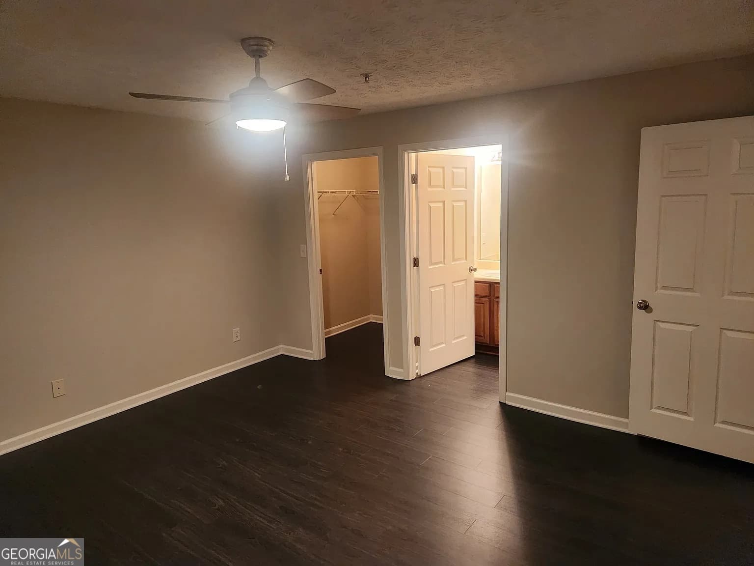 3 bedroom, 2 bathroom, 1,232 sq ft condominium for sale at 1303 Fairington Club Drive, Lithonia, GA 30038 — photo 3