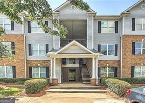 3 bedroom, 2 bathroom, 1,232 sq ft condominium for sale at 1303 Fairington Club Drive, Lithonia, GA 30038 — photo 1 of 11