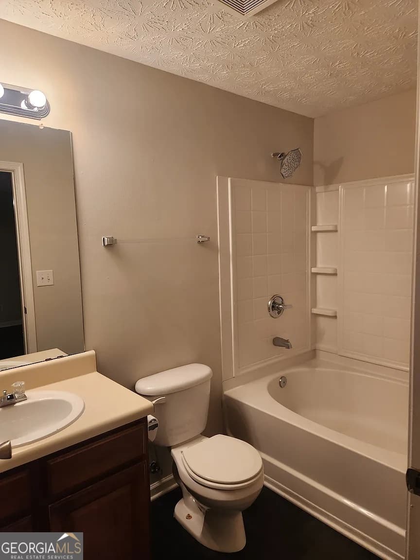 3 bedroom, 2 bathroom, 1,232 sq ft condominium for sale at 1303 Fairington Club Drive, Lithonia, GA 30038 — photo 9