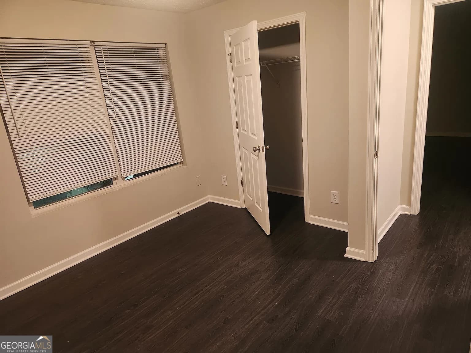 3 bedroom, 2 bathroom, 1,232 sq ft condominium for sale at 1303 Fairington Club Drive, Lithonia, GA 30038 — photo 4
