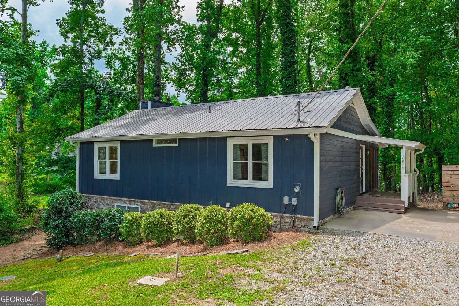 4 bedroom, 2 bathroom, 1,825 sq ft single family residence for sale at 386 Longview Drive, Dawsonville, GA 30534 — photo 2