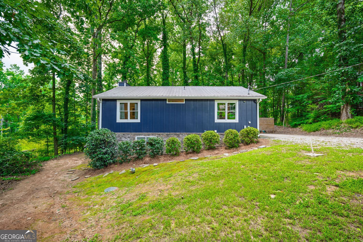 4 bedroom, 2 bathroom, 1,825 sq ft single family residence for sale at 386 Longview Drive, Dawsonville, GA 30534 — photo 3