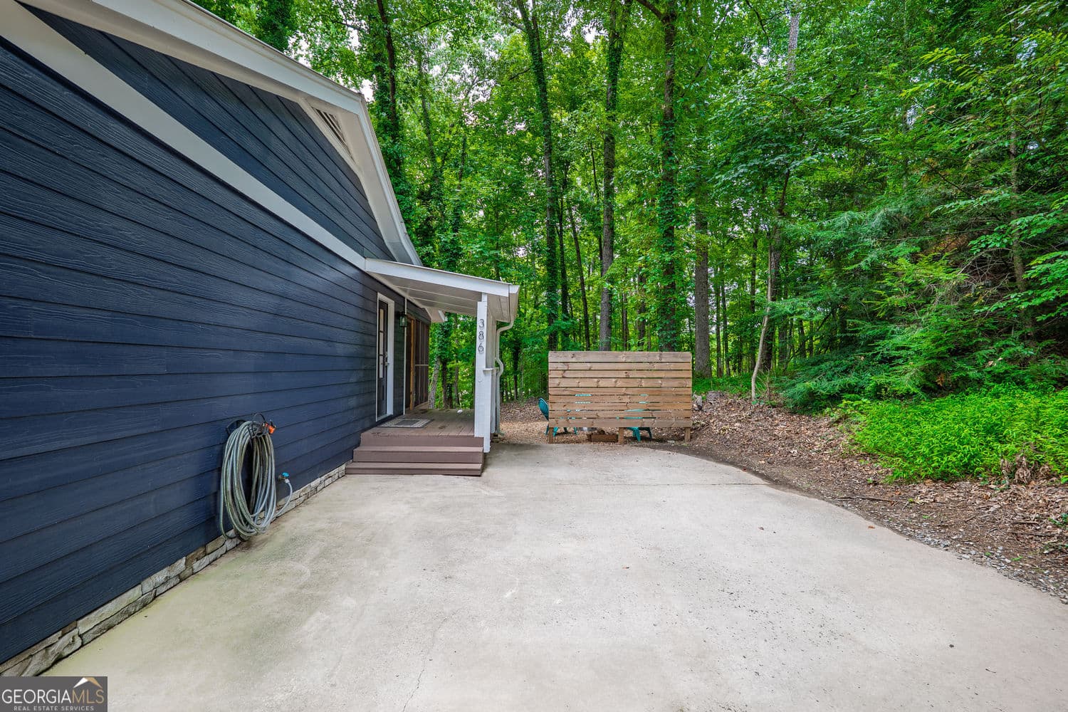 4 bedroom, 2 bathroom, 1,825 sq ft single family residence for sale at 386 Longview Drive, Dawsonville, GA 30534 — photo 4