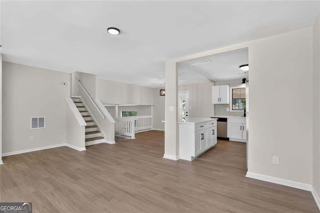 3 bedroom, 2.5 bathroom, 1,965 sq ft single family residence for sale at 1307 Heritage Court, Hampton, GA 30228 — photo 4