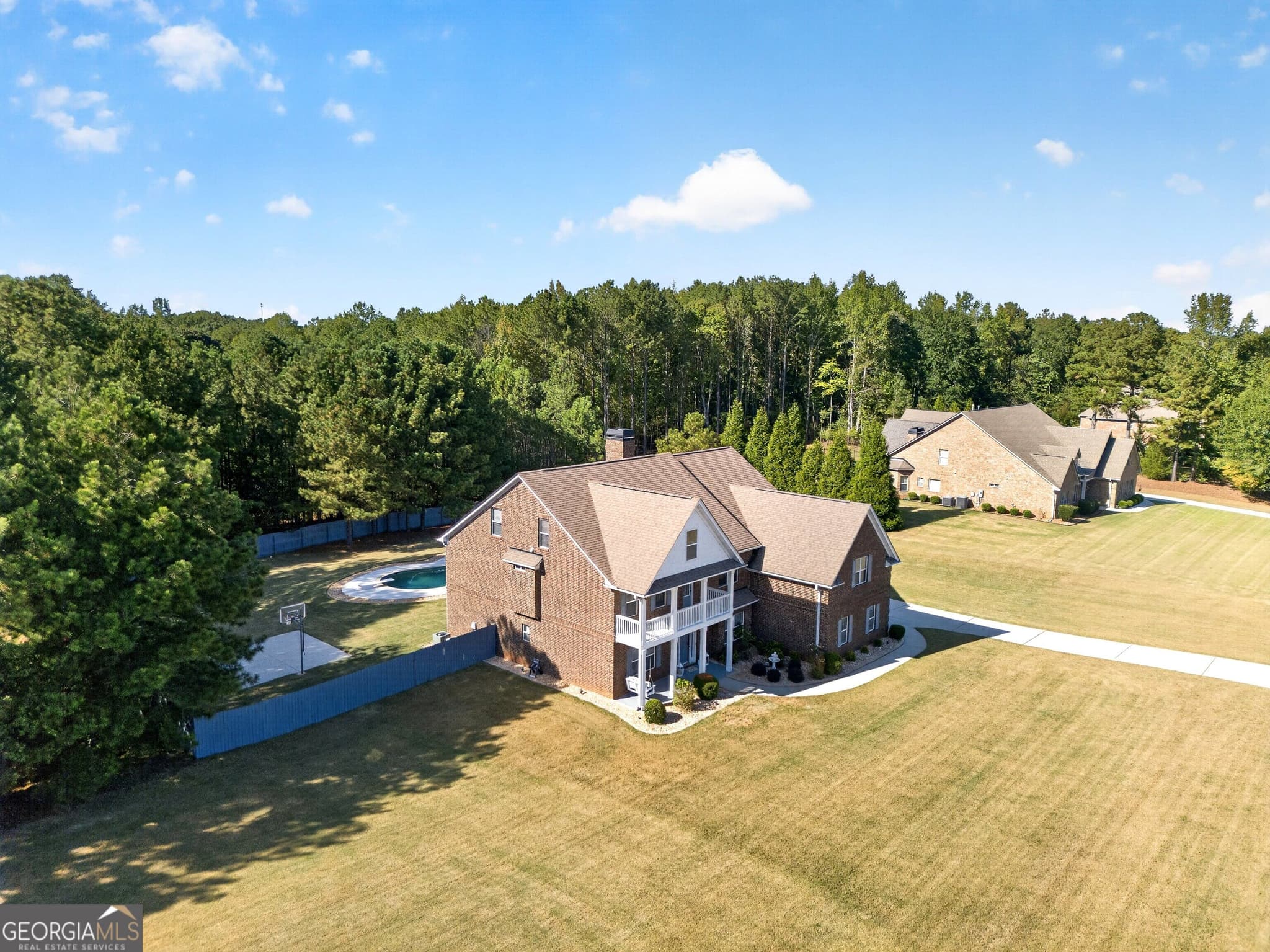 7 bedroom, 5 bathroom, 5,779 sq ft single family residence for sale at 52 Ranan Lane, Newnan, GA 30263 — photo 1 of 78