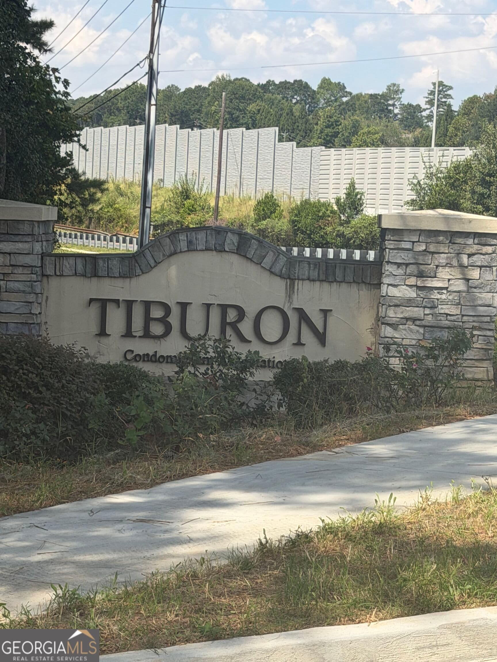 3 bedroom, 2.5 bathroom, 2,826 sq ft condominium for rent at 177 Tiburon Drive, Lithonia, GA 30038 for $1,100 a month — photo 2