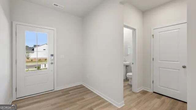 6 bedroom, 5.5 bathroom, 3,829 sq ft single family residence for sale at 3955 Silver Pine Trail, Cumming, GA 30028 — photo 3