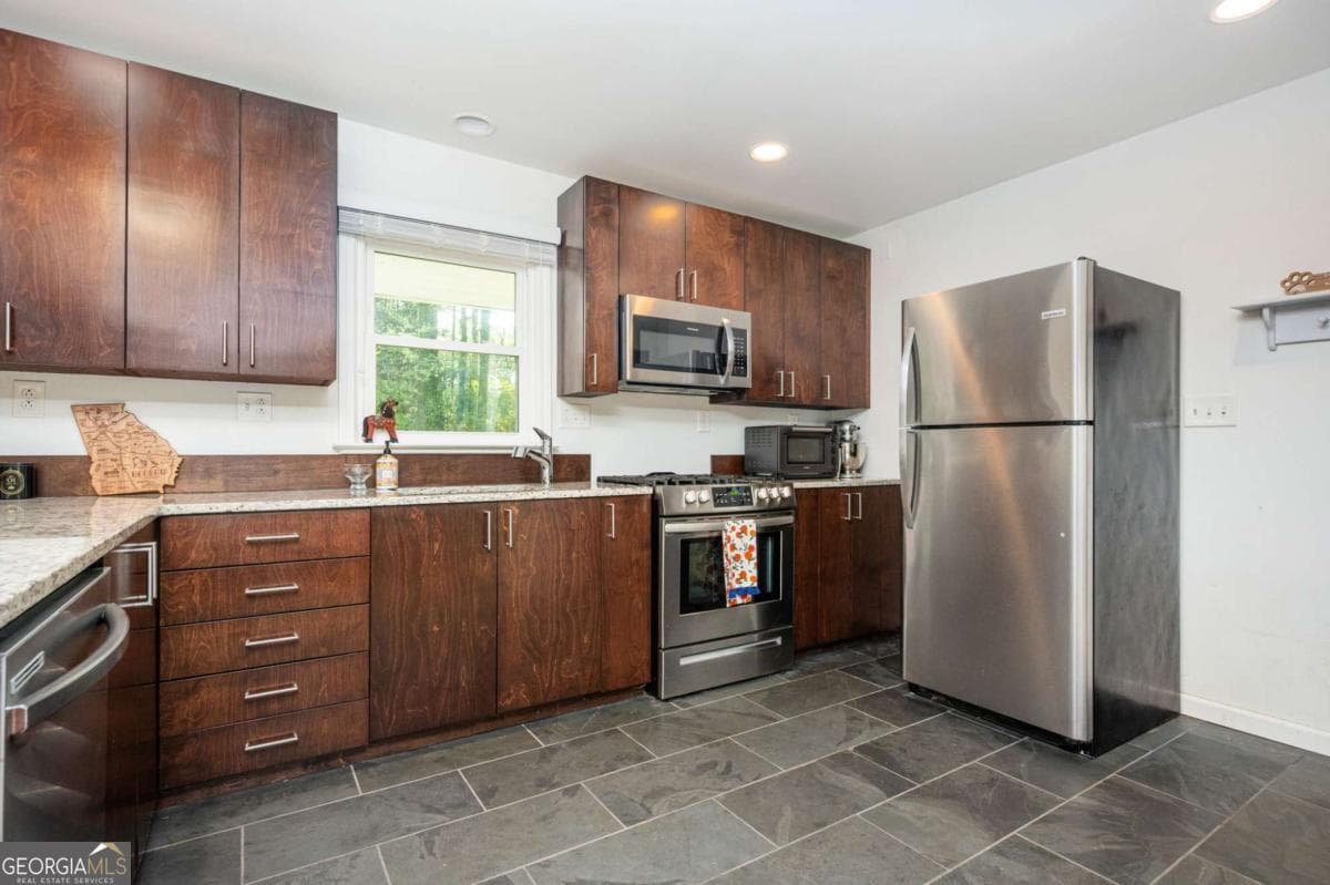 2 bedroom, 2 bathroom, 1,100 sq ft single family residence for sale at 1428 Sandy Lane, Decatur, GA 30032 — photo 8