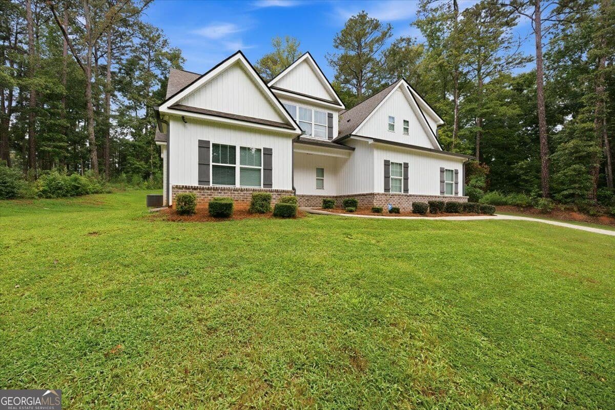 5 bedroom, 3.5 bathroom, 2,536 sq ft single family residence for sale at 5940 Wesleyan Drive, Macon, GA 31210 — photo 2