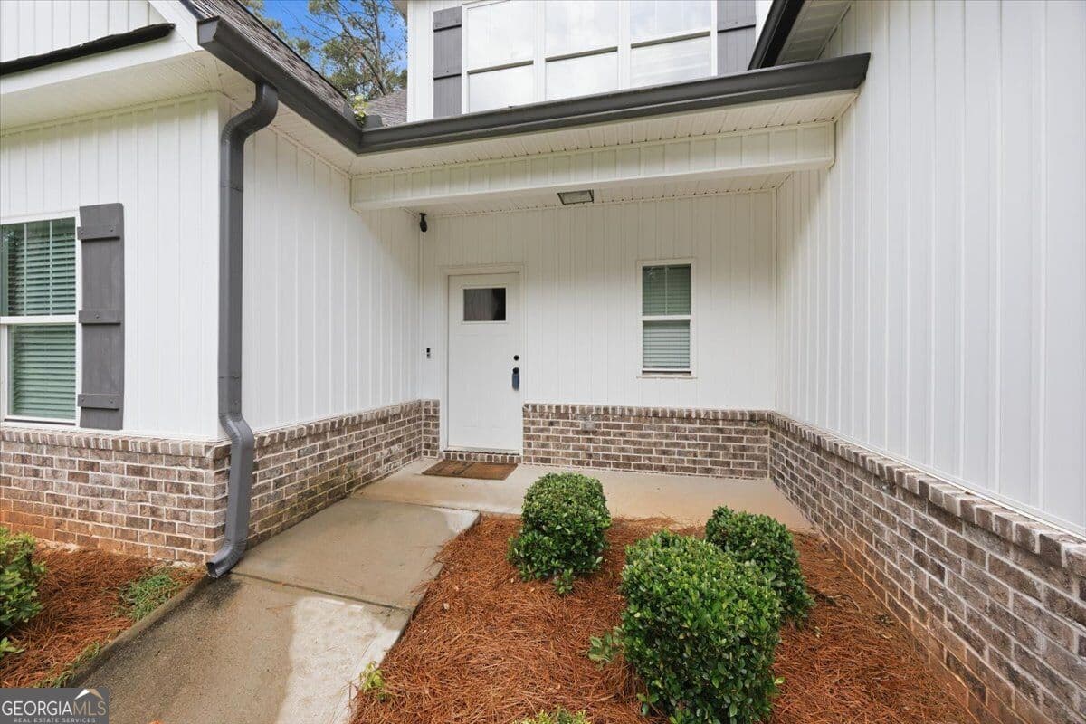 5 bedroom, 3.5 bathroom, 2,536 sq ft single family residence for sale at 5940 Wesleyan Drive, Macon, GA 31210 — photo 4