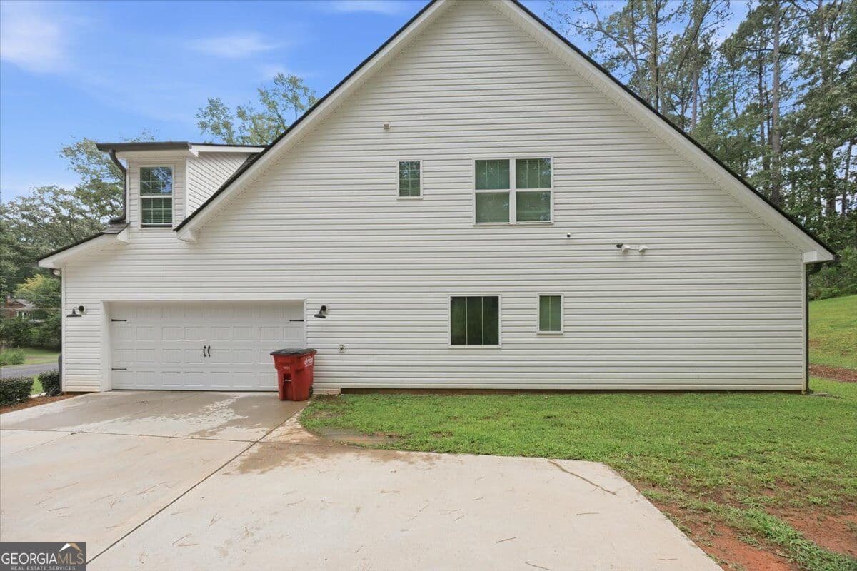 5 bedroom, 3.5 bathroom, 2,536 sq ft single family residence for sale at 5940 Wesleyan Drive, Macon, GA 31210 — photo 8