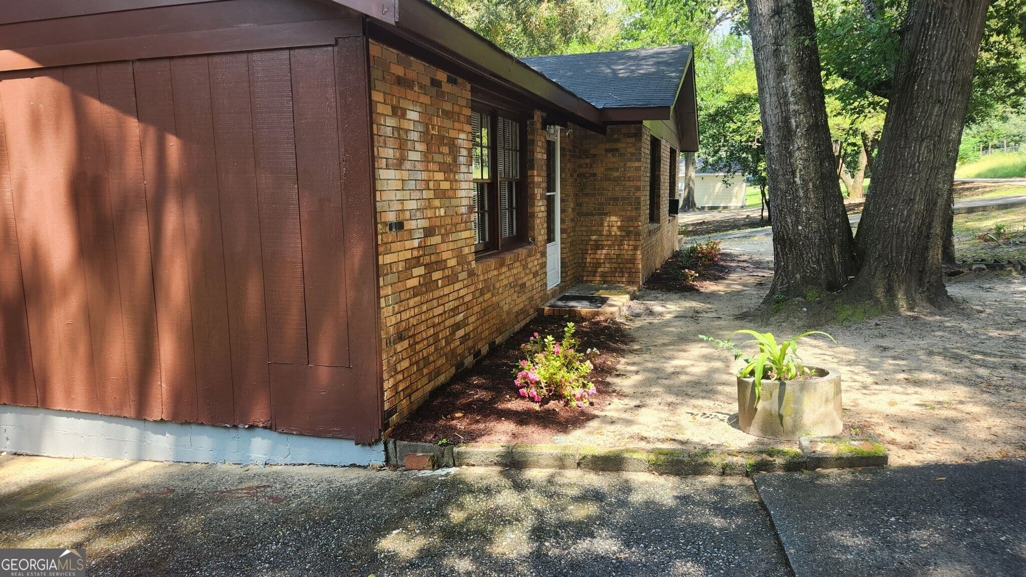 2 bedroom, 1 bathroom single family residence for rent at 1379 Wills Place, Macon, GA 31211 for $1,000 a month — photo 3