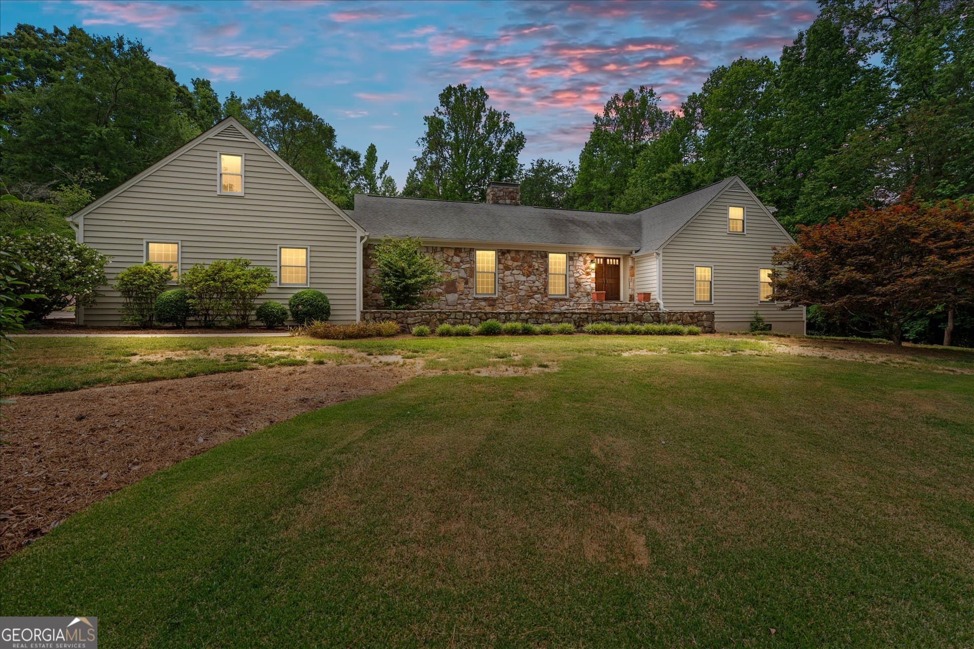 5 bedroom, 3.5 bathroom, 3,403 sq ft single family residence sold at 121 S Ole Hickory Trail, Carrollton, GA 30117