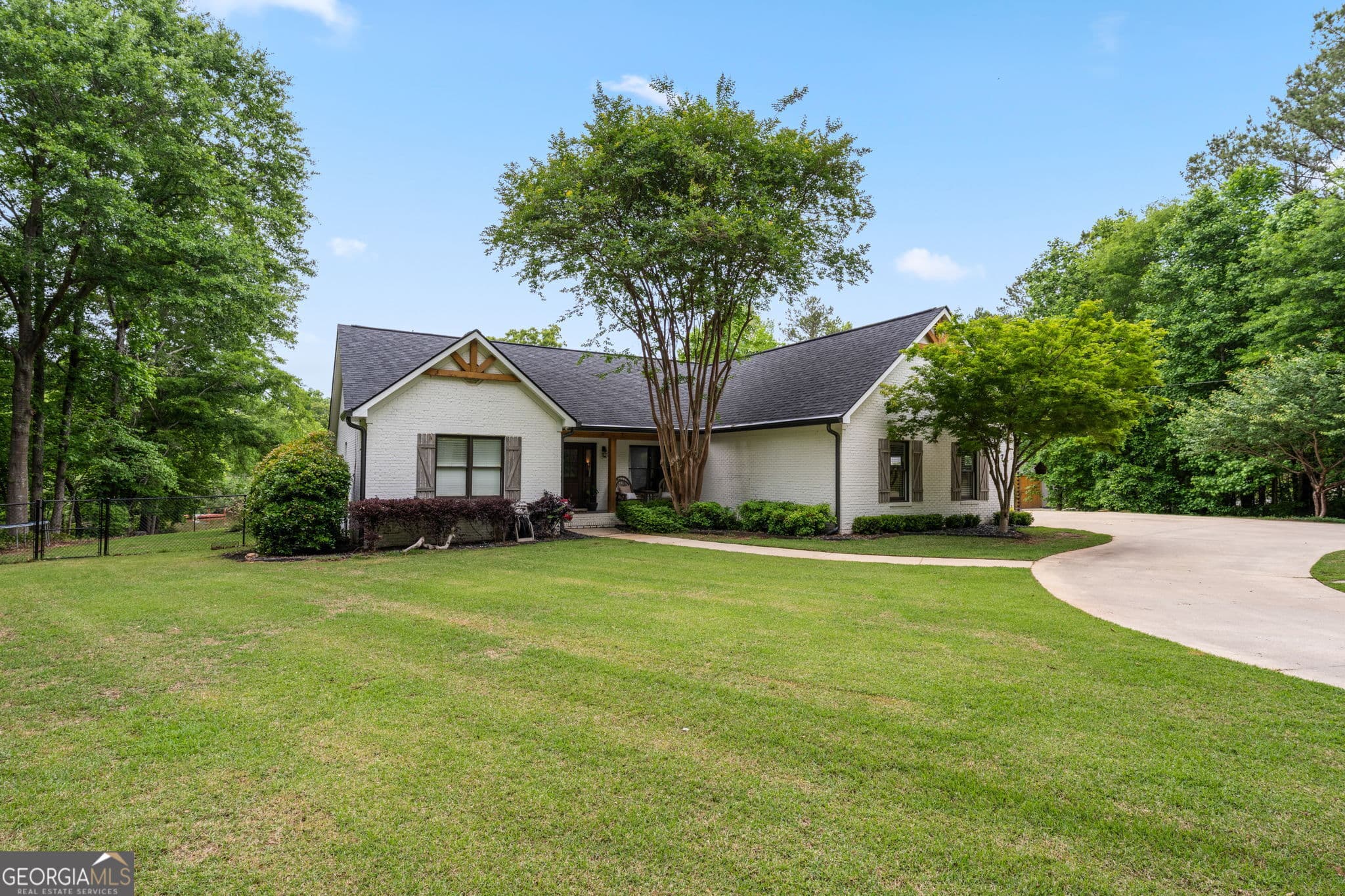 4 bedroom, 3 bathroom, 5,274 sq ft single family residence for sale at 570 Martin Mill Road, Moreland, GA 30259 — photo 2