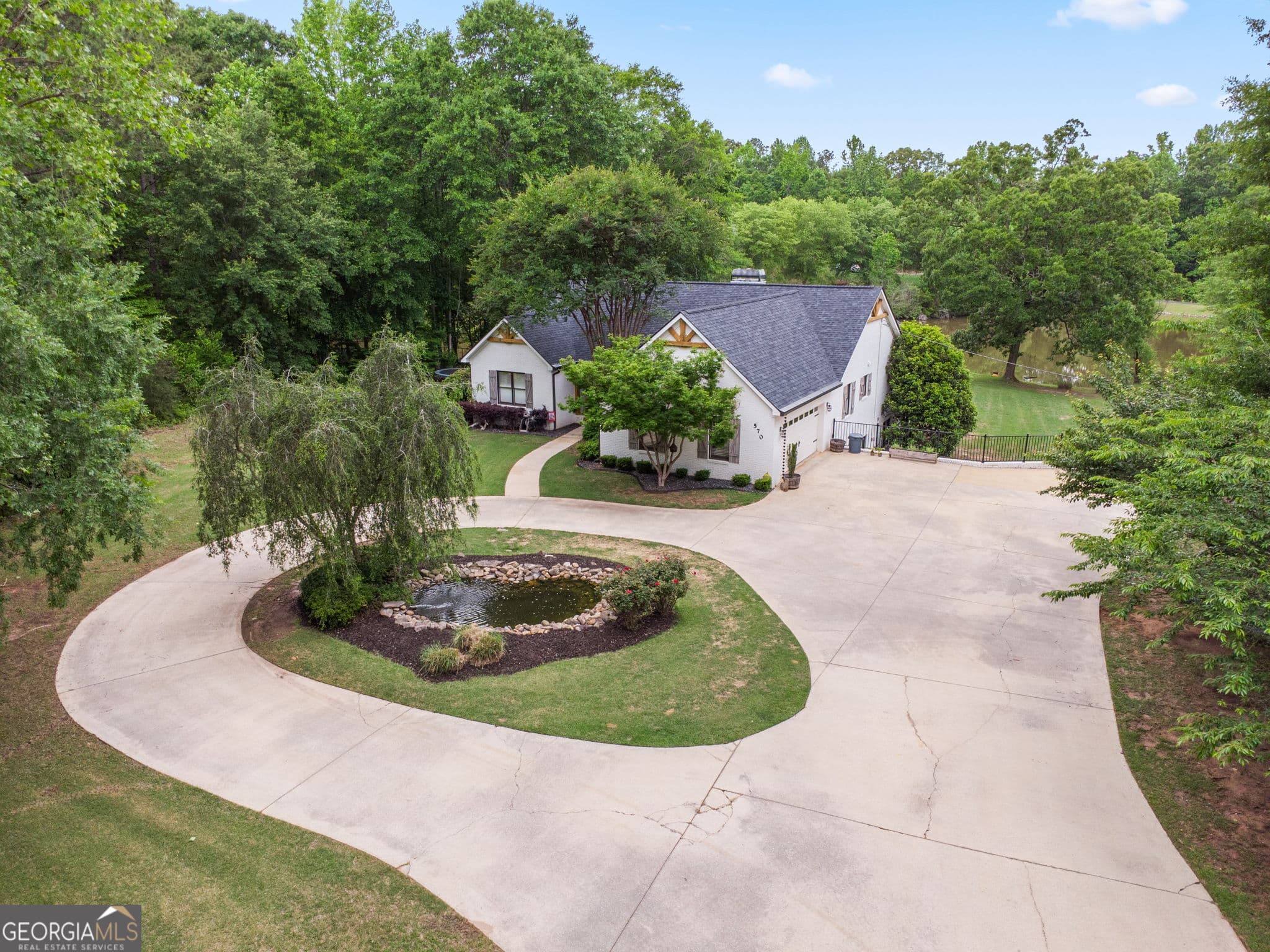 4 bedroom, 3 bathroom, 5,274 sq ft single family residence for sale at 570 Martin Mill Road, Moreland, GA 30259 — photo 4