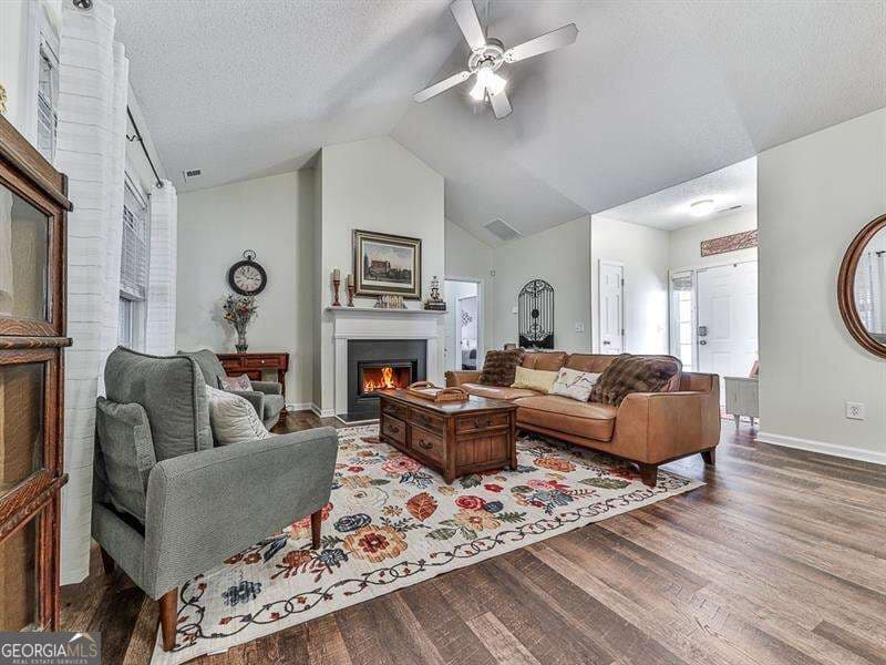 3 bedroom, 2 bathroom, 1,494 sq ft single family residence for sale at 21 Freedom Drive, Cartersville, GA 30121 — photo 7
