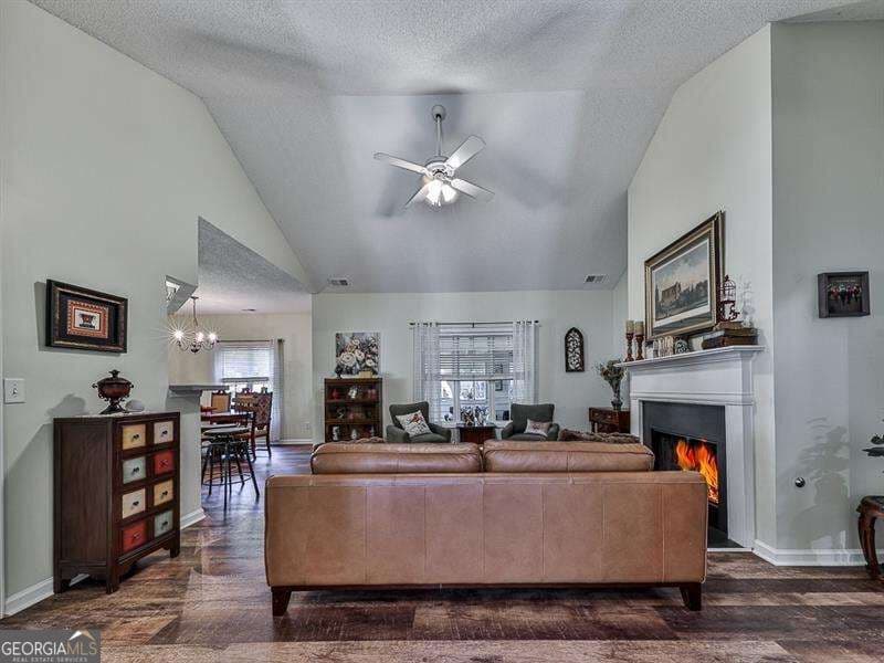 3 bedroom, 2 bathroom, 1,494 sq ft single family residence for sale at 21 Freedom Drive, Cartersville, GA 30121 — photo 5