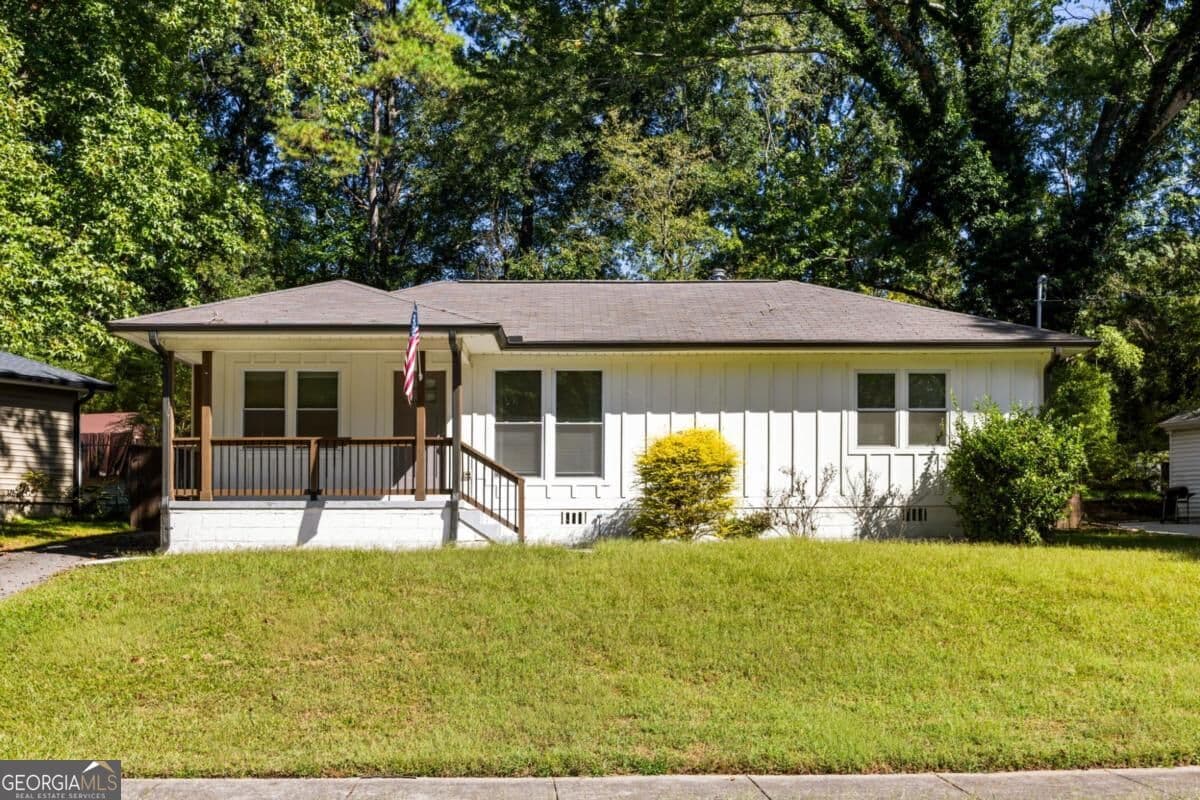 3 bedroom, 2 bathroom, 1,104 sq ft single family residence for sale at 2491 Glendale Circle, Smyrna, GA 30080 — photo 1 of 45