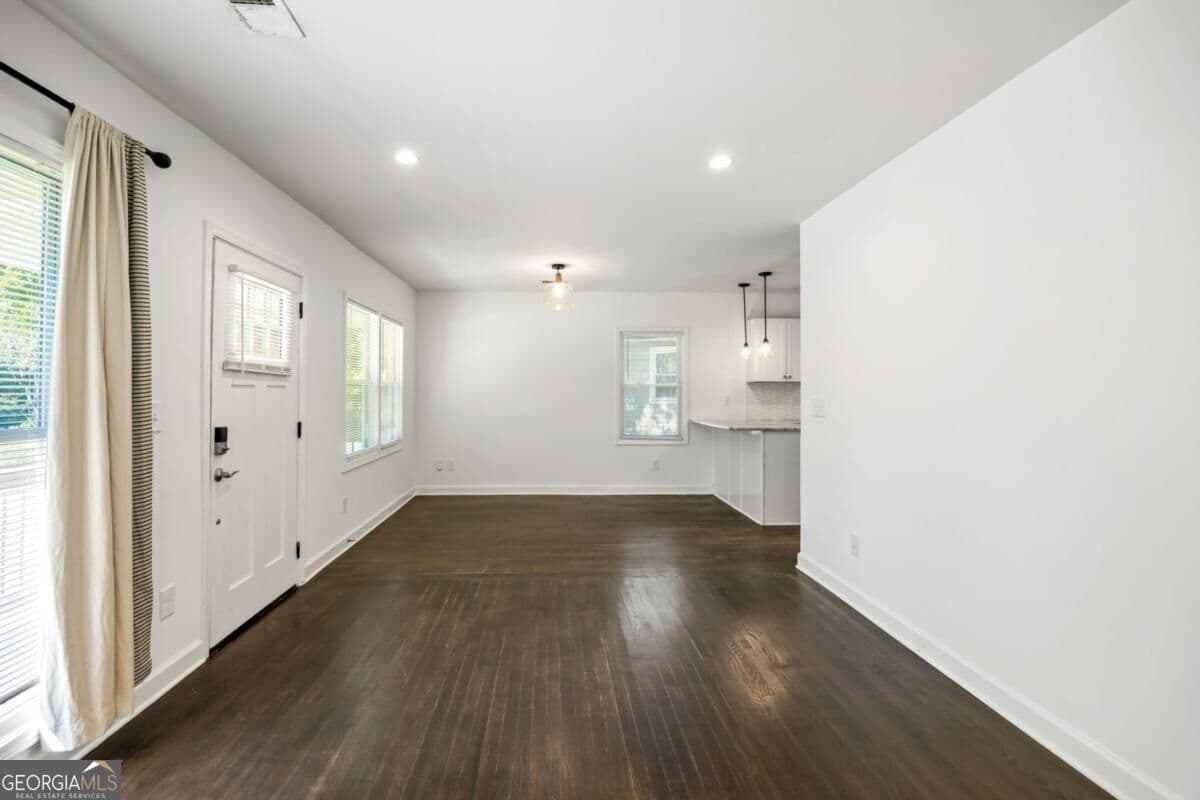 3 bedroom, 2 bathroom, 1,104 sq ft single family residence for sale at 2491 Glendale Circle, Smyrna, GA 30080 — photo 9