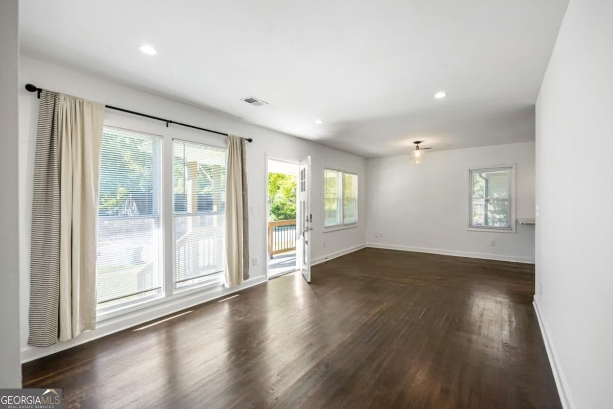 3 bedroom, 2 bathroom, 1,104 sq ft single family residence for sale at 2491 Glendale Circle, Smyrna, GA 30080 — photo 10