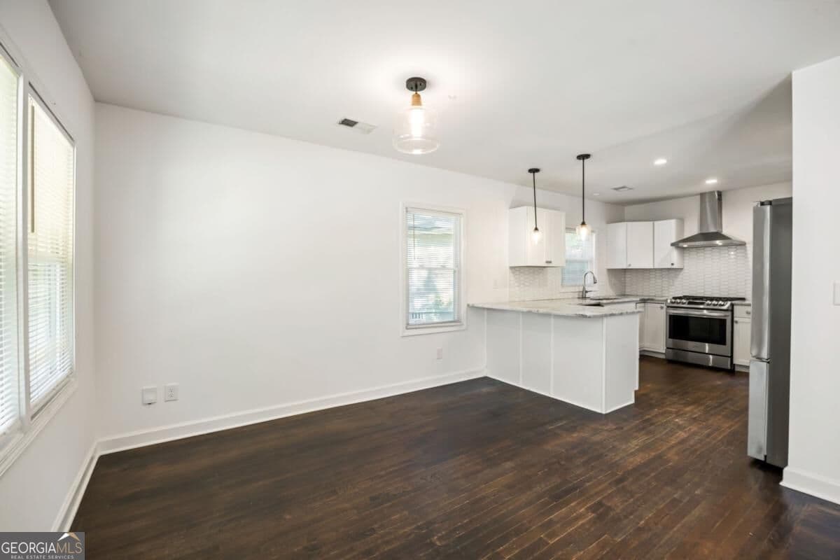 3 bedroom, 2 bathroom, 1,104 sq ft single family residence for sale at 2491 Glendale Circle, Smyrna, GA 30080 — photo 8