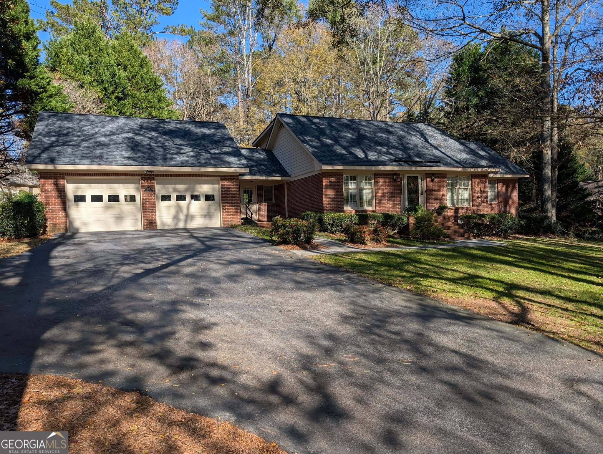 3 bedroom, 3.5 bathroom, 2,548 sq ft single family residence for sale at 505 Breedlove Drive, Monroe, GA 30655 — photo 2