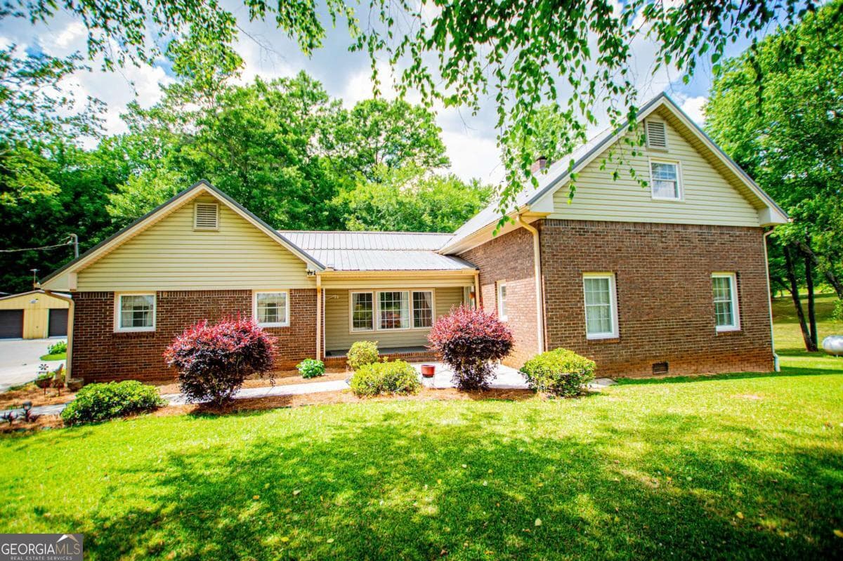 3 bedroom, 2 bathroom, 1,800 sq ft single family residence for sale at 436 County Rd 98, Ranburne, AL 36273