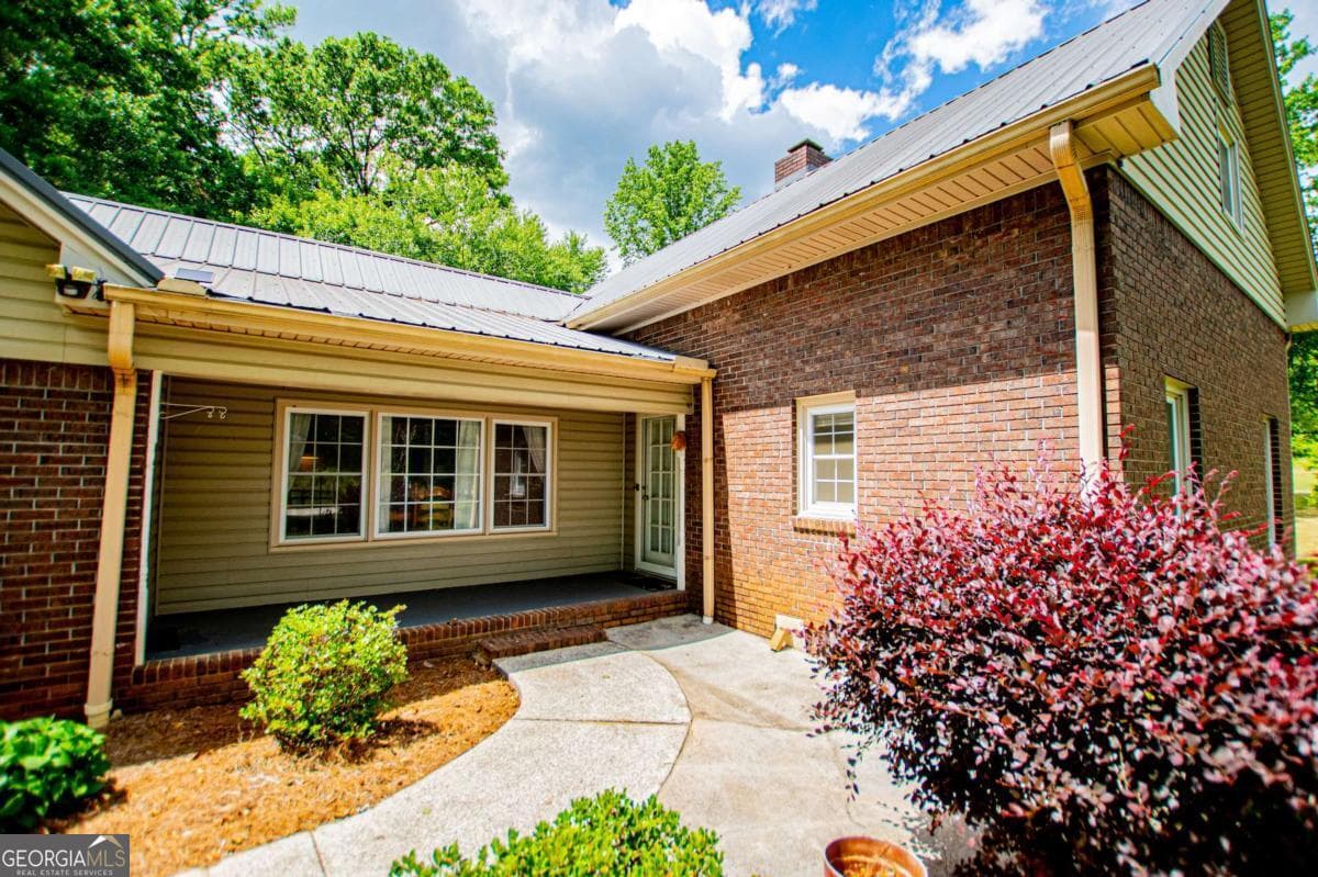 3 bedroom, 2 bathroom, 1,800 sq ft single family residence for sale at 436 County Rd 98, Ranburne, AL 36273 — photo 5