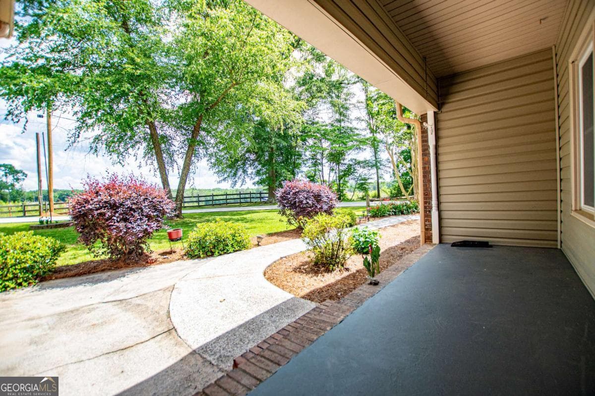 3 bedroom, 2 bathroom, 1,800 sq ft single family residence for sale at 436 County Rd 98, Ranburne, AL 36273 — photo 4