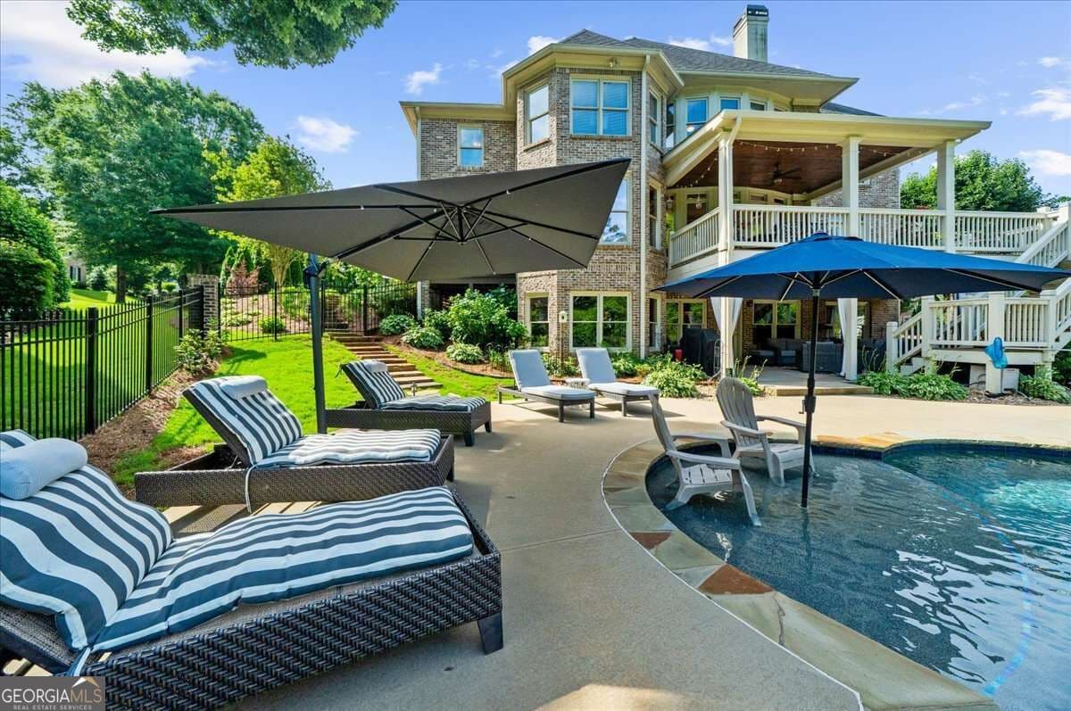 6 bedroom, 5.5 bathroom, 6,271 sq ft single family residence for sale at 7630 Stratton Pte, Suwanee, GA 30024 — photo 6