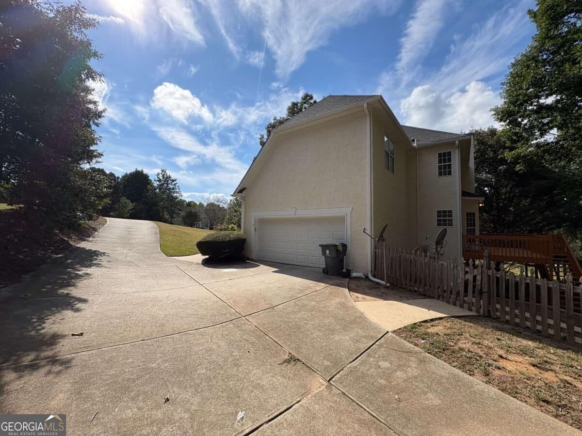 4 bedroom, 2.5 bathroom single family residence for rent at 116 Hickory Trail, Stockbridge, GA 30281 for $3,050 a month — photo 3