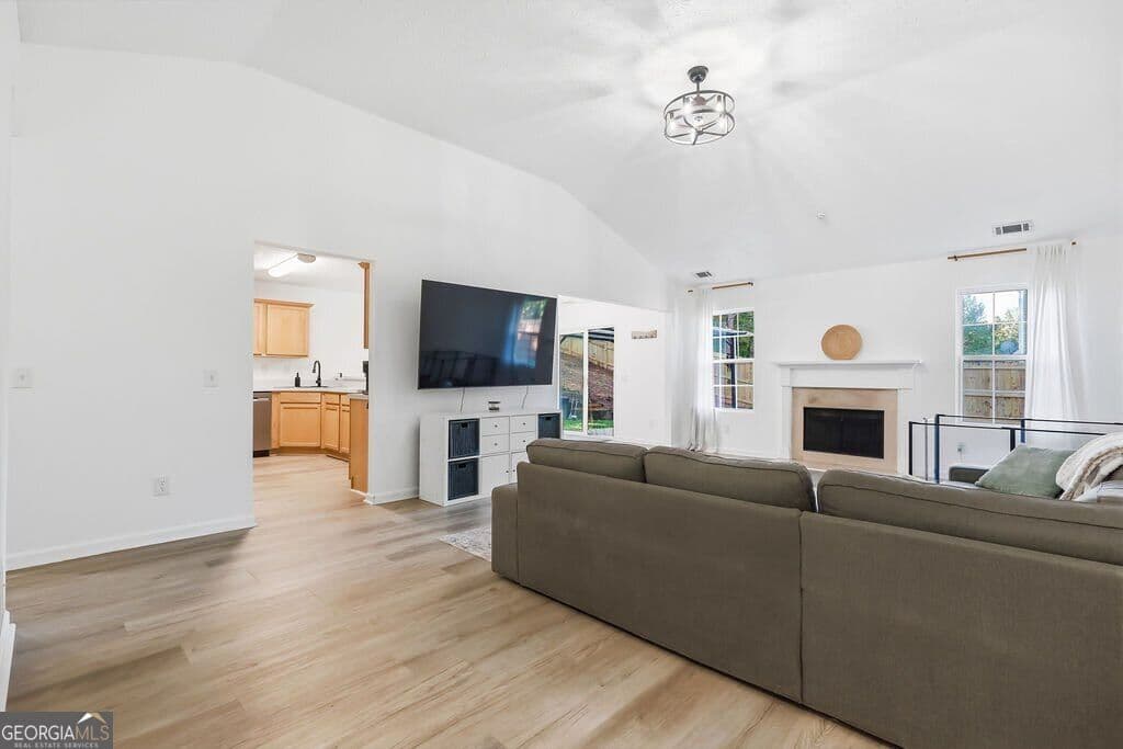 3 bedroom, 2 bathroom, 1,611 sq ft single family residence for sale at 605 Maple Forge Drive, Athens, GA 30606 — photo 2
