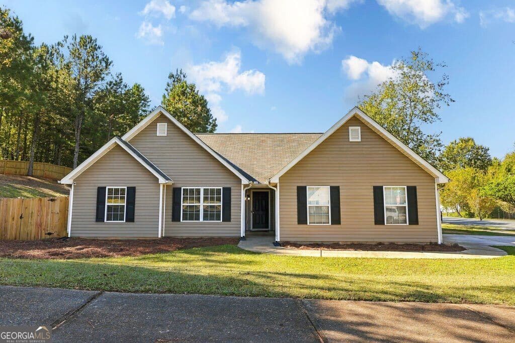 3 bedroom, 2 bathroom, 1,611 sq ft single family residence for sale at 605 Maple Forge Drive, Athens, GA 30606 — photo 1 of 34